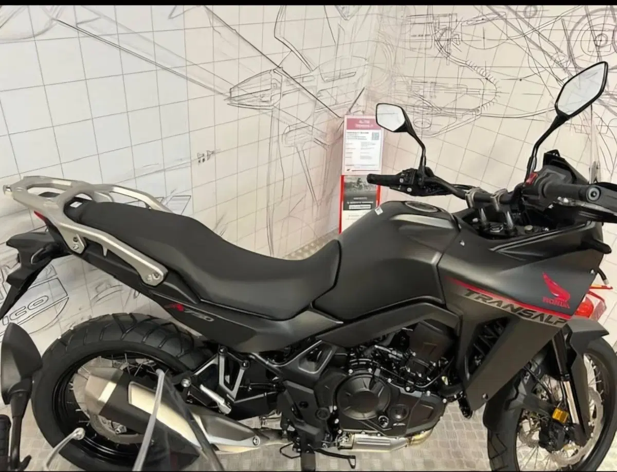 Honda Transalp XL750 (2025) (2)