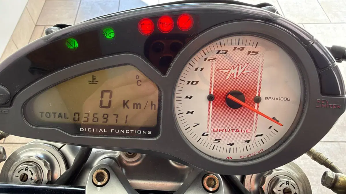 MV Agusta Brutale 910 R (2006 - 11) (14)