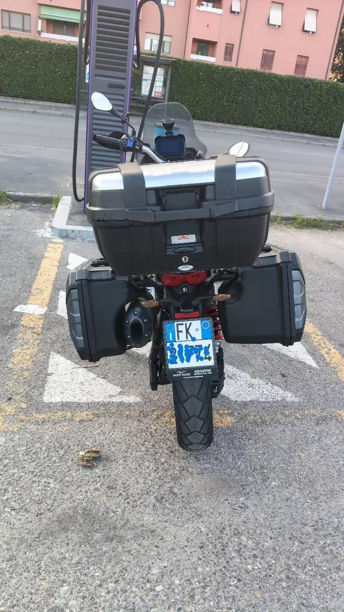 Moto Guzzi V85 TT (2024 - 26) (2)