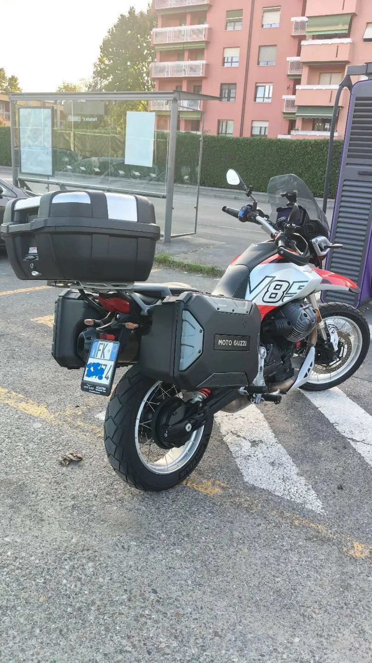 Moto Guzzi V85 TT (2024 - 26) (3)
