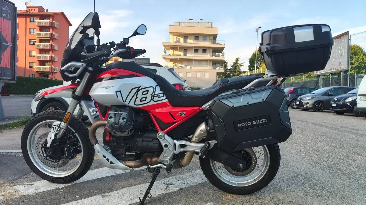 Moto Guzzi V85 TT (2024 - 26) (6)