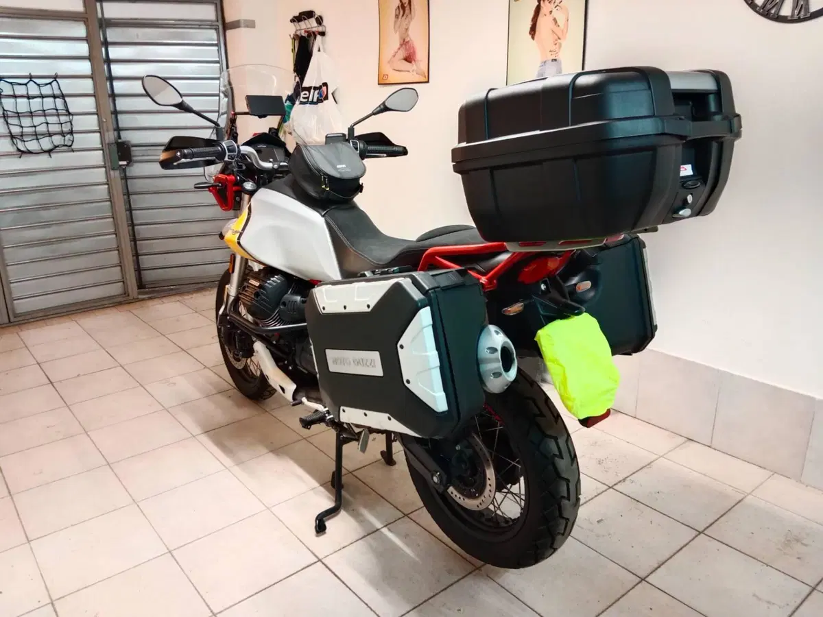 Moto Guzzi V85 TT Evocative Graphics (2019 - 20) (2)