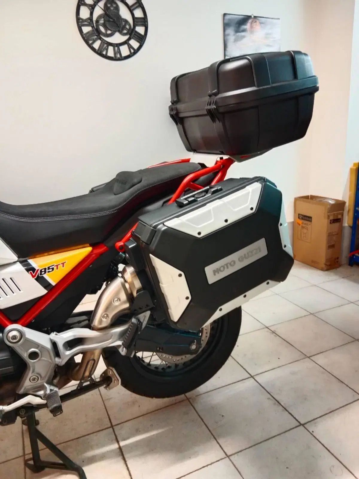 Moto Guzzi V85 TT Evocative Graphics (2019 - 20) (3)