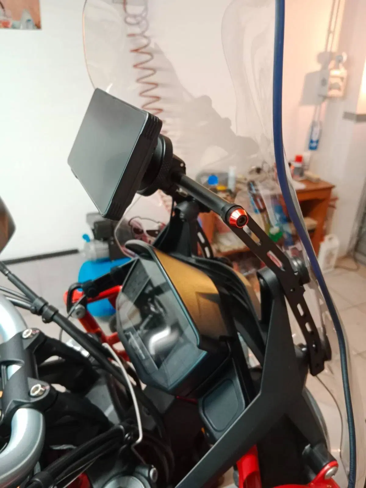 Moto Guzzi V85 TT Evocative Graphics (2019 - 20) (7)