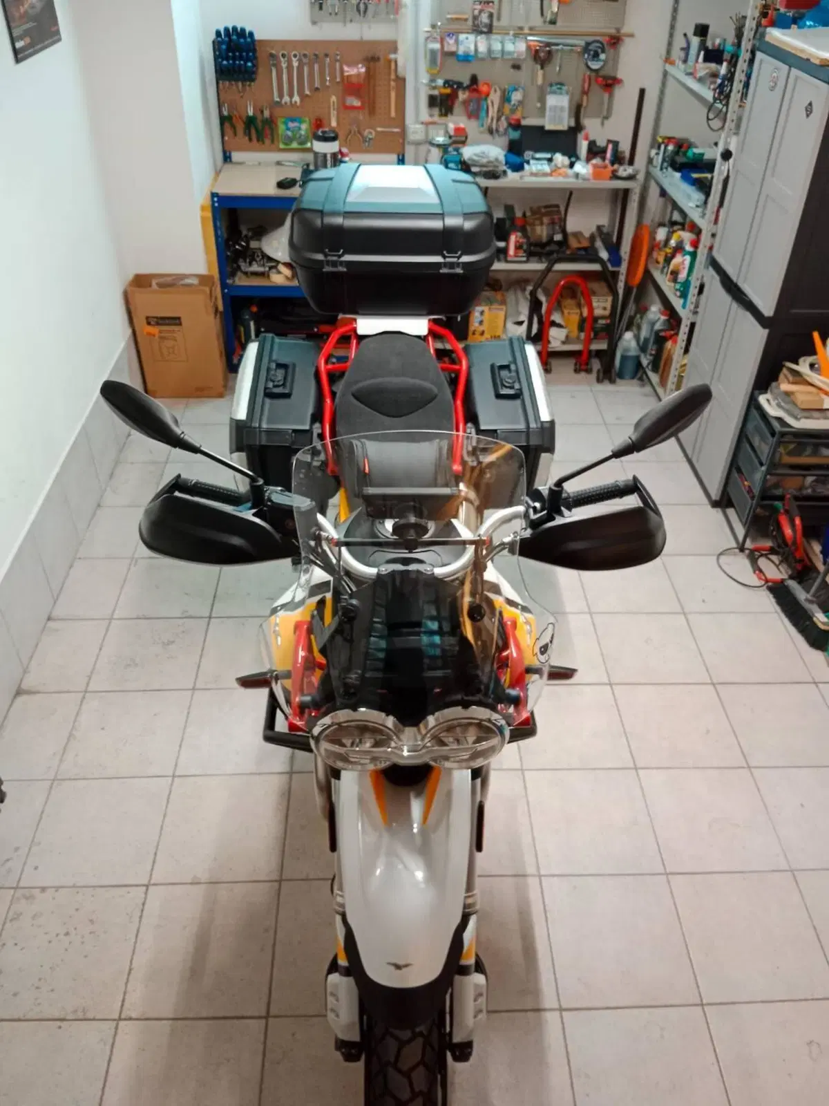 Moto Guzzi V85 TT Evocative Graphics (2019 - 20) (8)