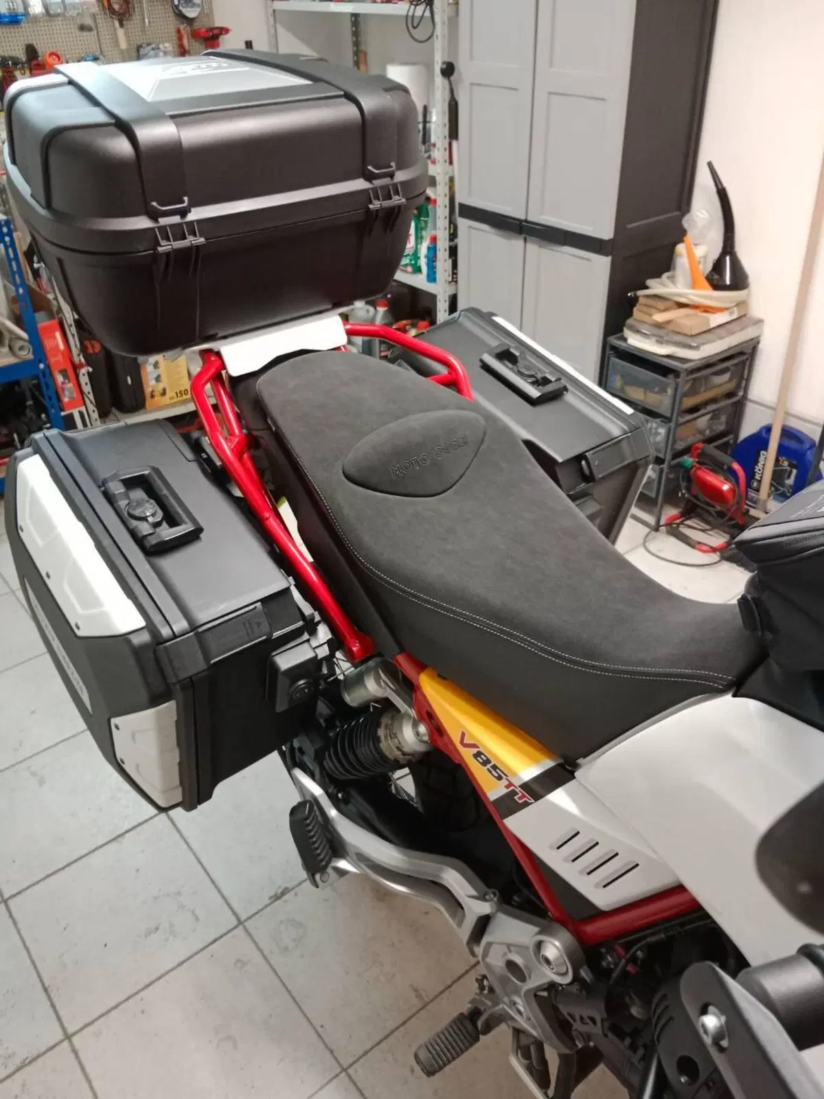 Moto Guzzi V85 TT Evocative Graphics (2019 - 20) (16)