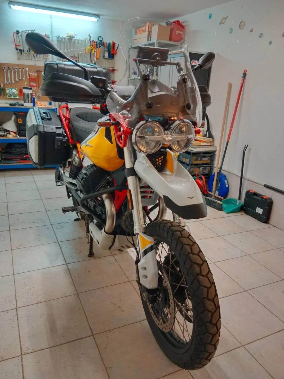 Moto Guzzi V85 TT Evocative Graphics (2019 - 20) (20)
