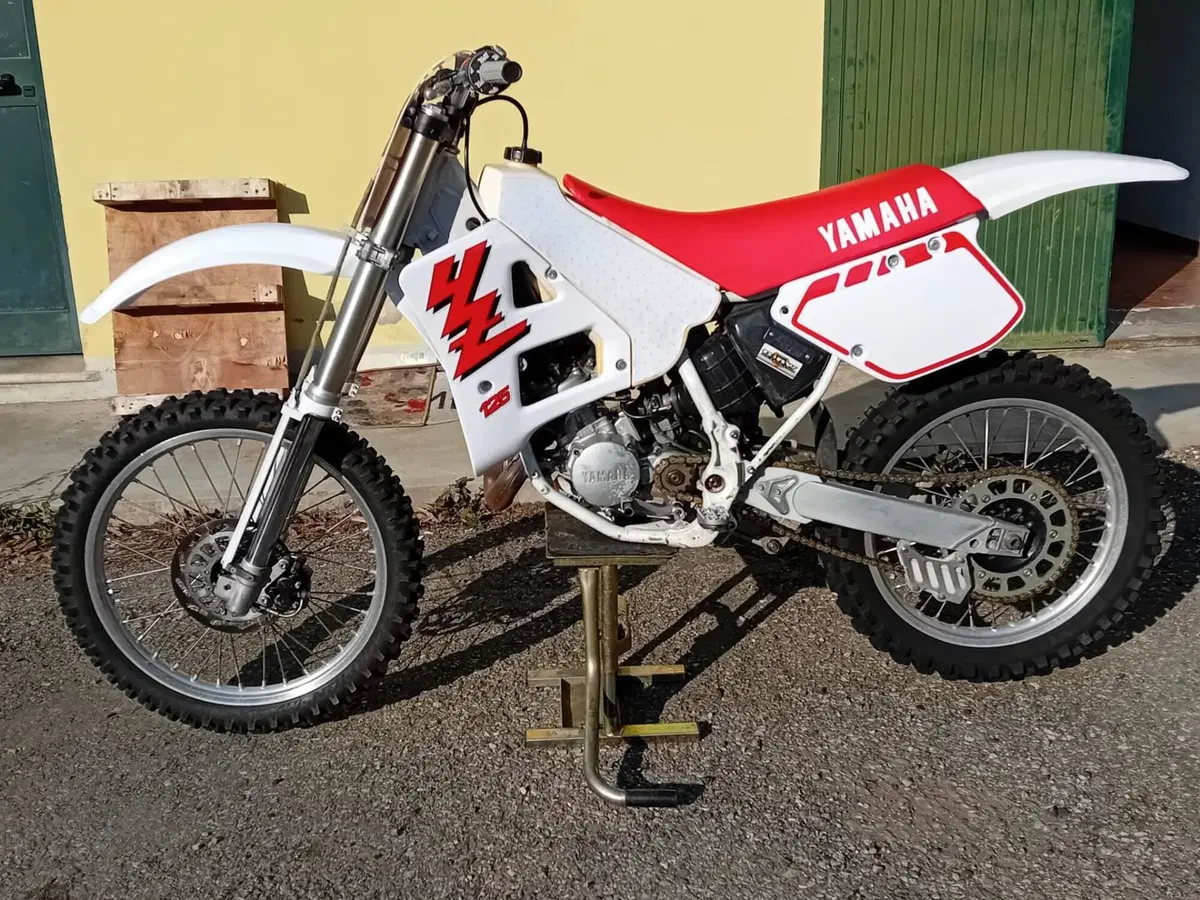 Yamaha YZ (2)