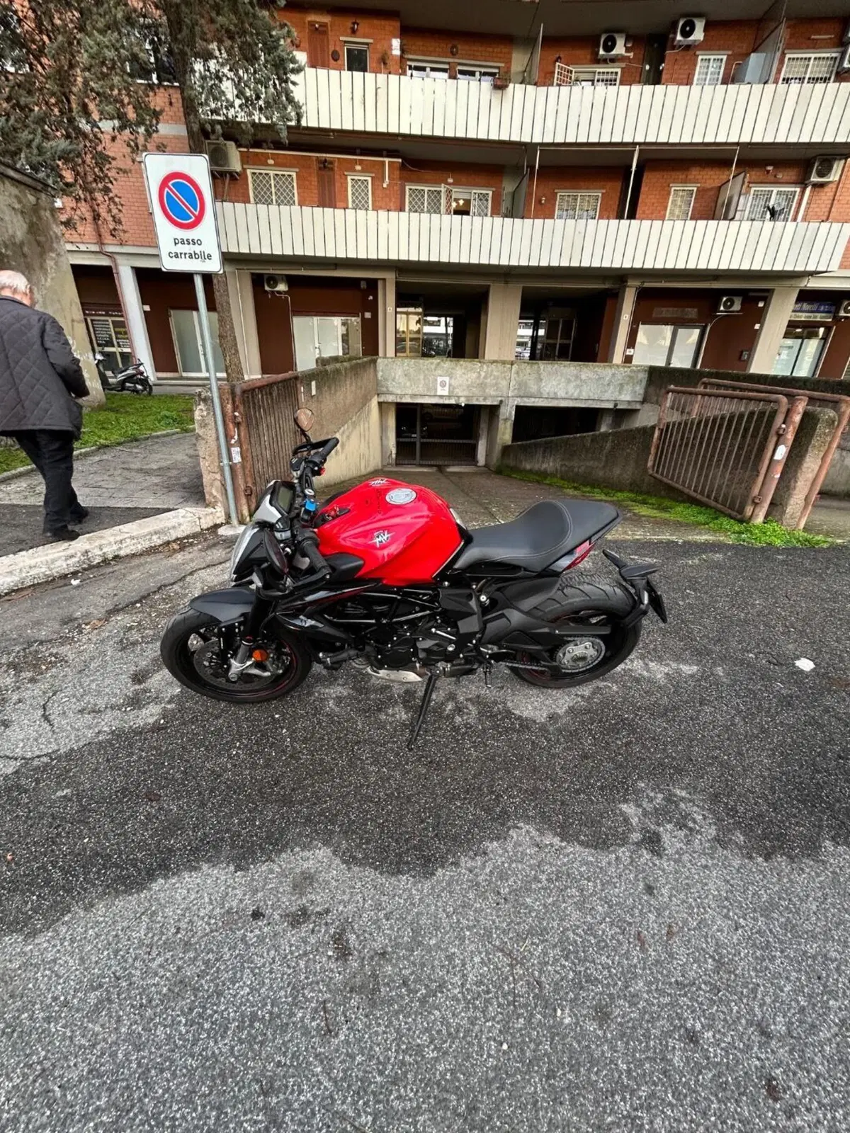 MV Agusta Dragster 800 Rosso (2021 - 23) (2)