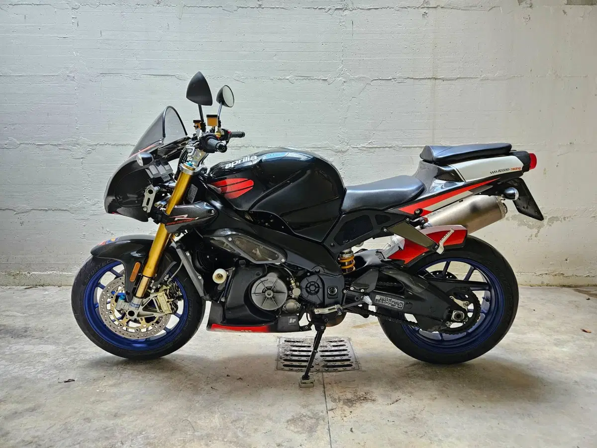 Aprilia Tuono 1000 (2003 - 04) (2)