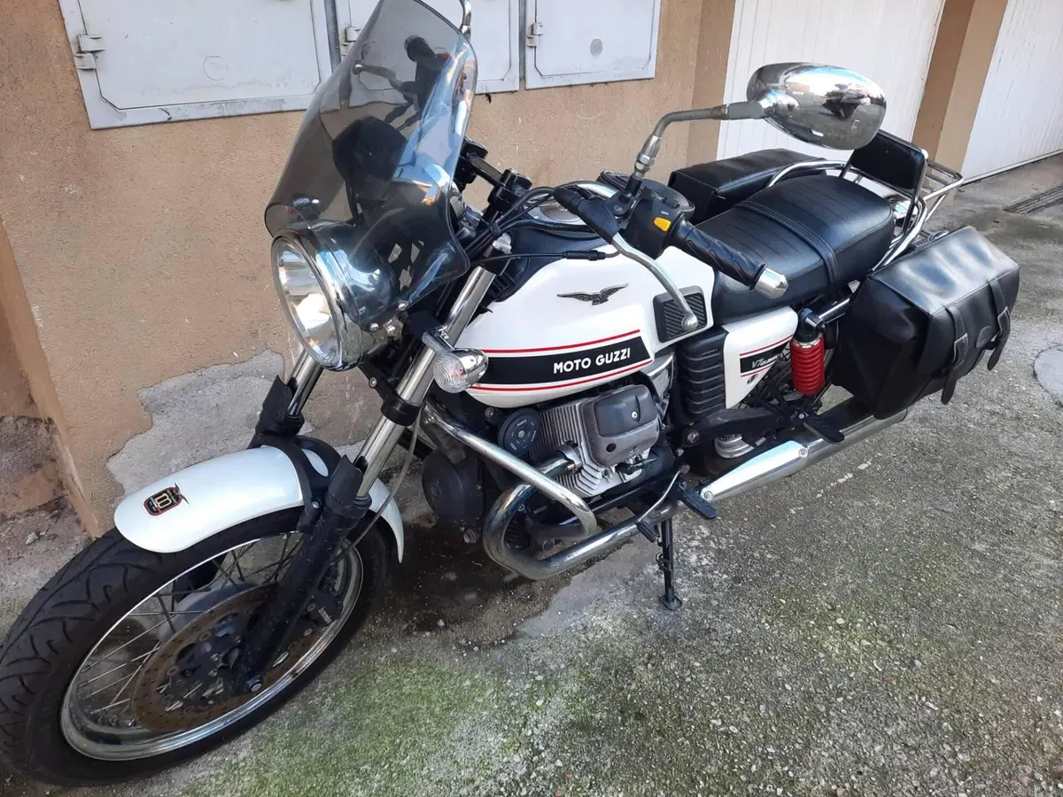 Moto Guzzi V7 Classic (2008 - 12) (2)