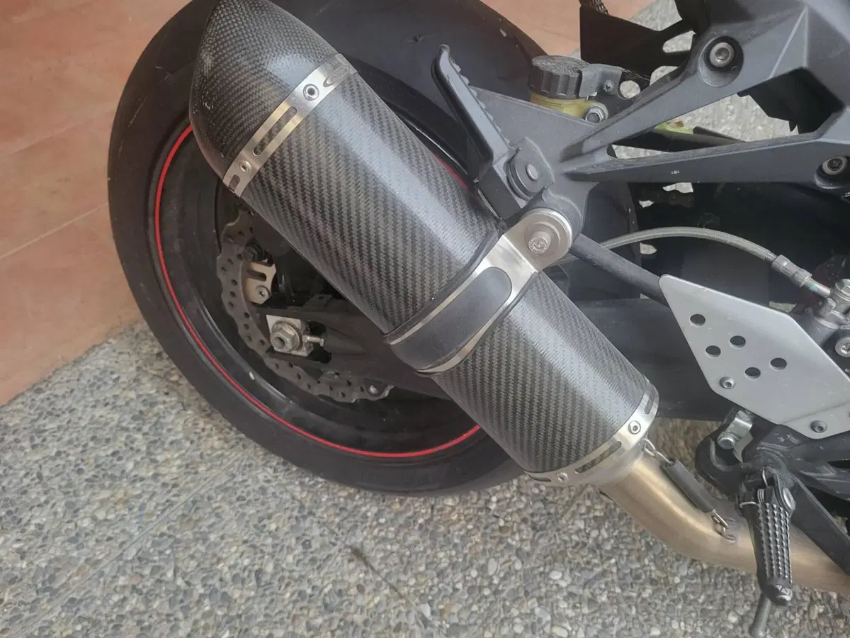 Kawasaki Z 750 R (2011 - 14) (2)