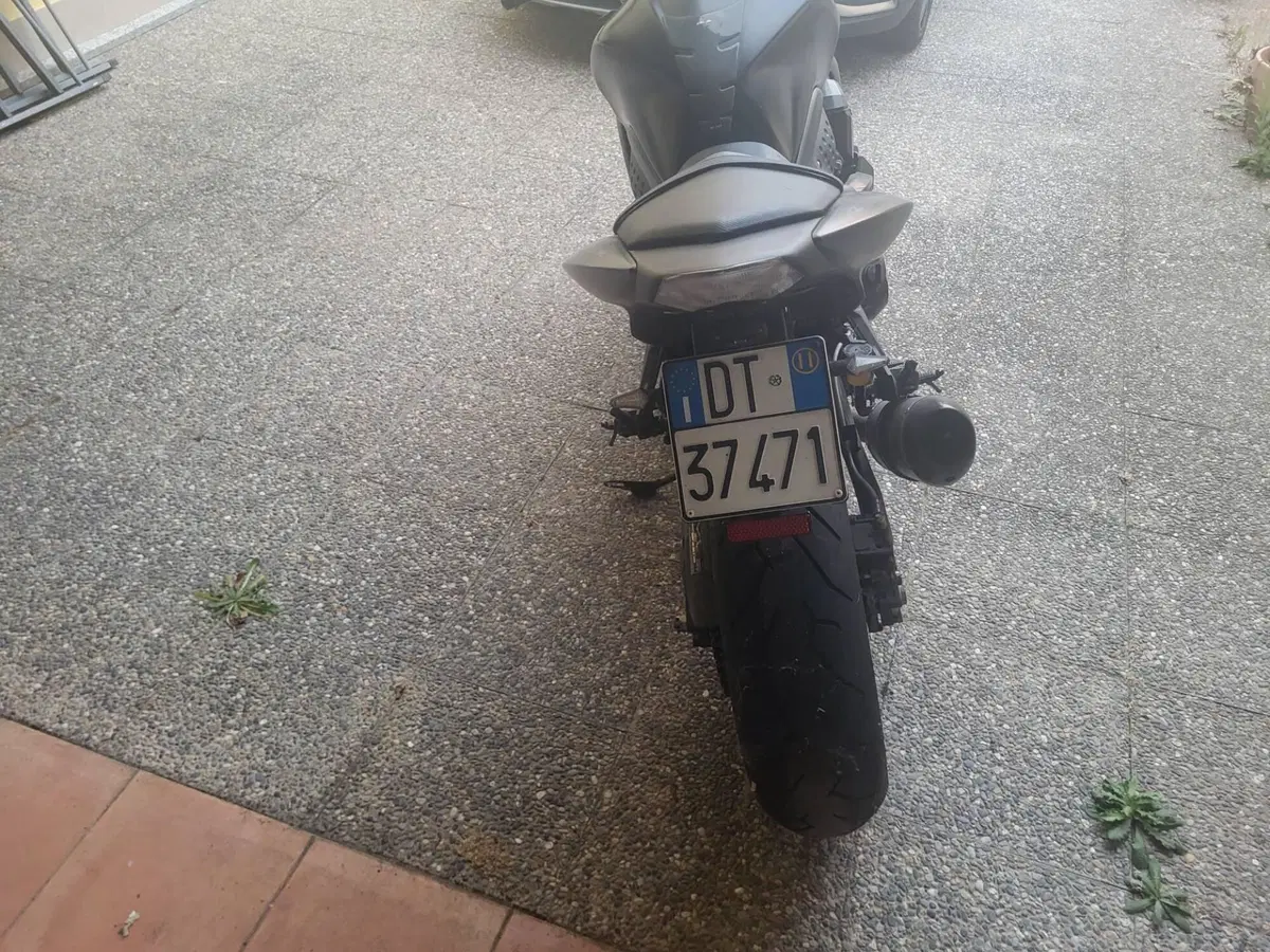Kawasaki Z 750 R (2011 - 14) (8)