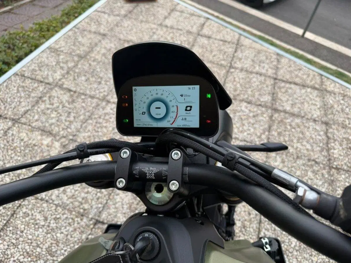 Moto Morini SEIEMMEZZO SCR (2022 - 26) (2)