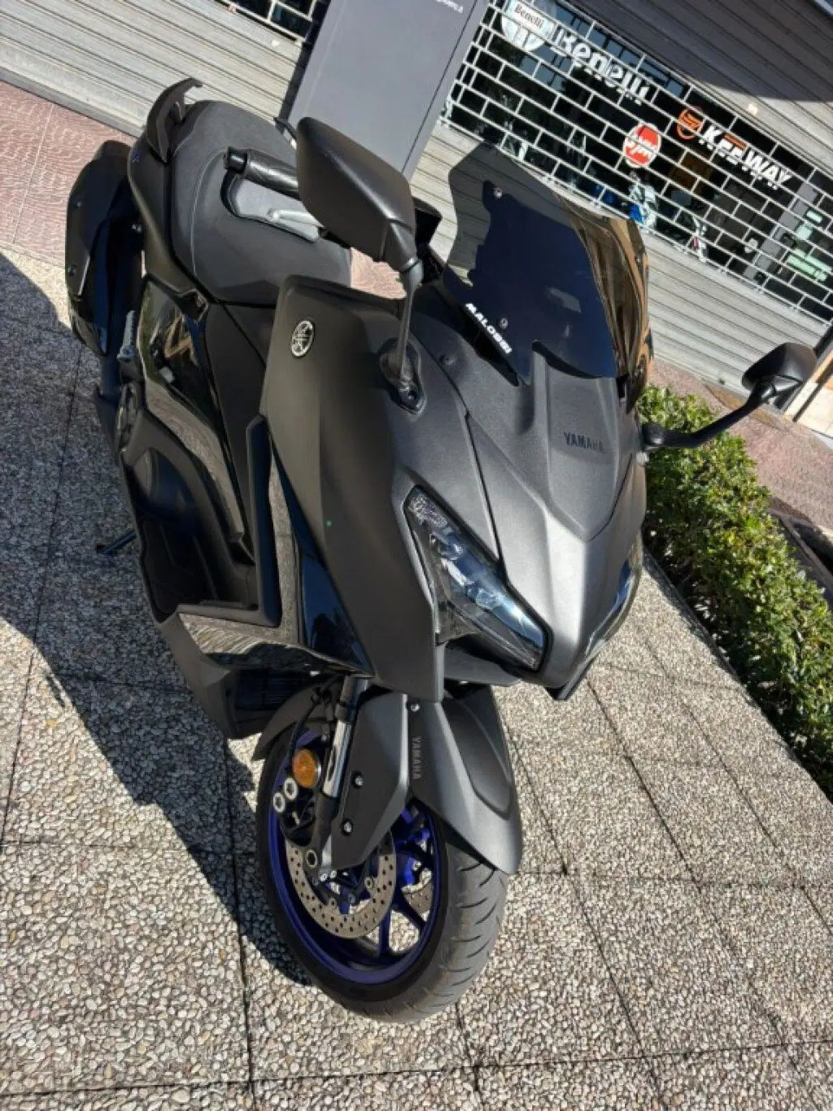 Yamaha T-Max 560 (2025 - 26) (4)