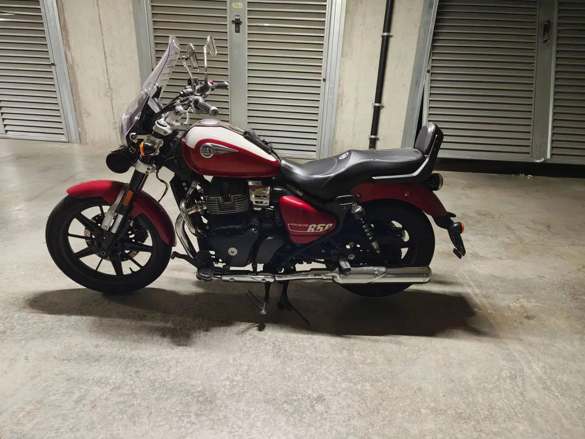Royal Enfield Super Meteor 650 (2023 - 26) (3)
