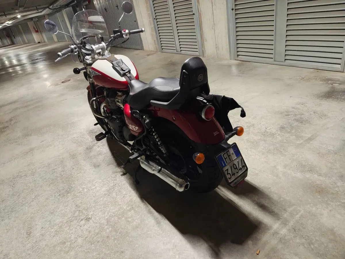 Royal Enfield Super Meteor 650 (2023 - 26) (5)