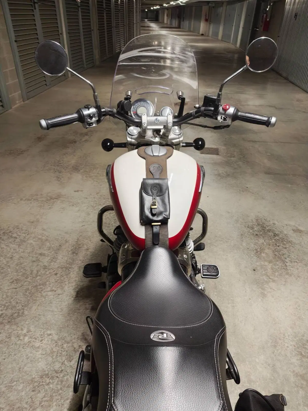 Royal Enfield Super Meteor 650 (2023 - 26) (6)