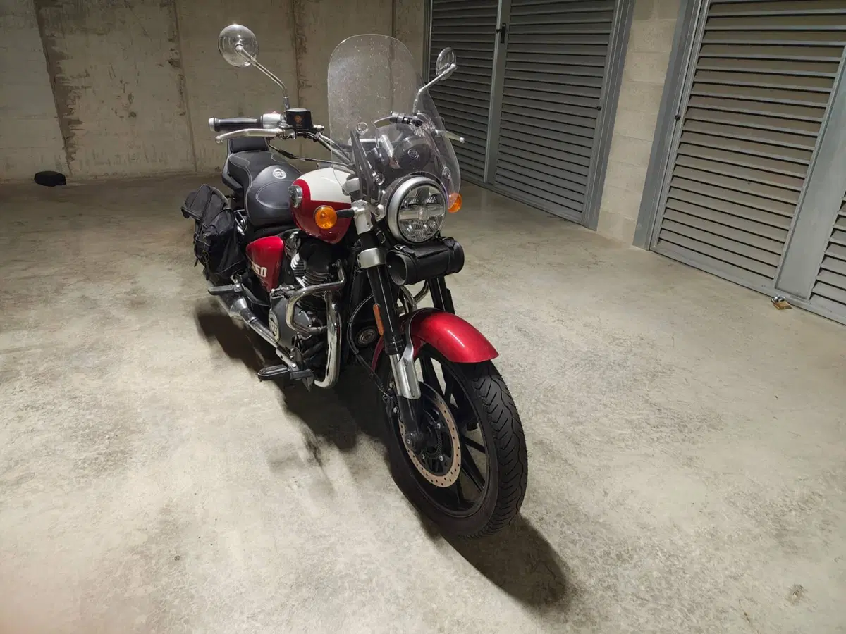 Royal Enfield Super Meteor 650 (2023 - 26) (7)