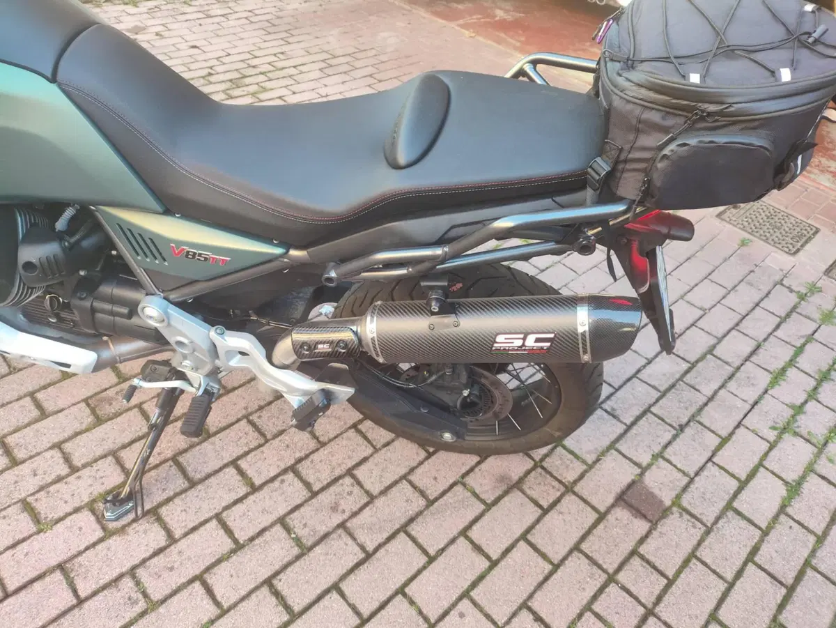 Moto Guzzi V85 TT (2021 - 23) (2)