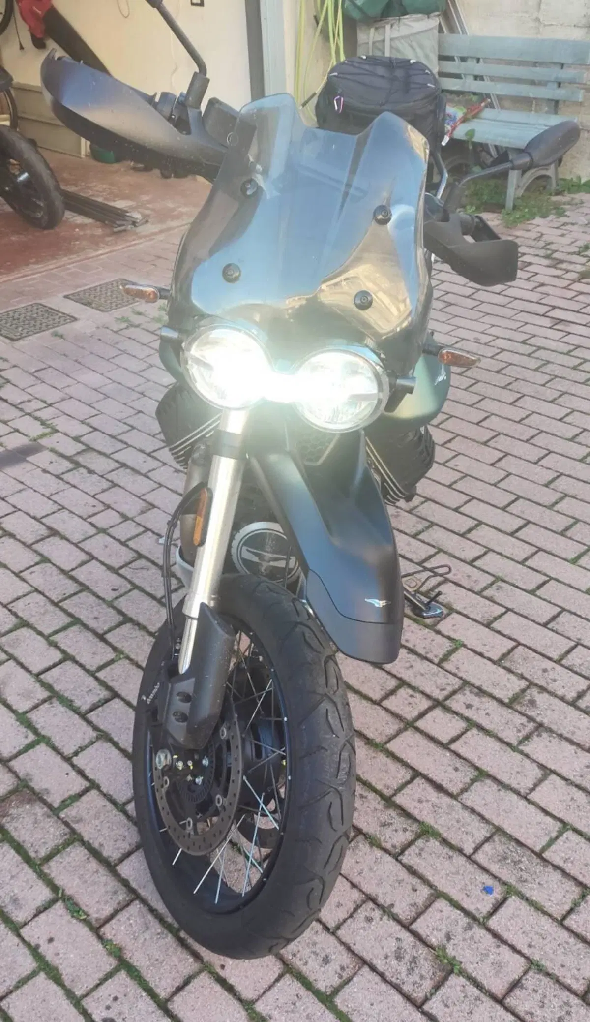 Moto Guzzi V85 TT (2021 - 23) (5)
