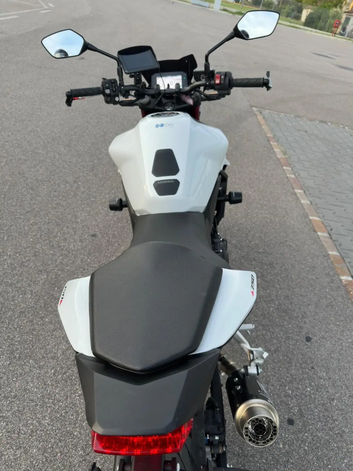Honda CB 750 Hornet (2023 - 24) (4)