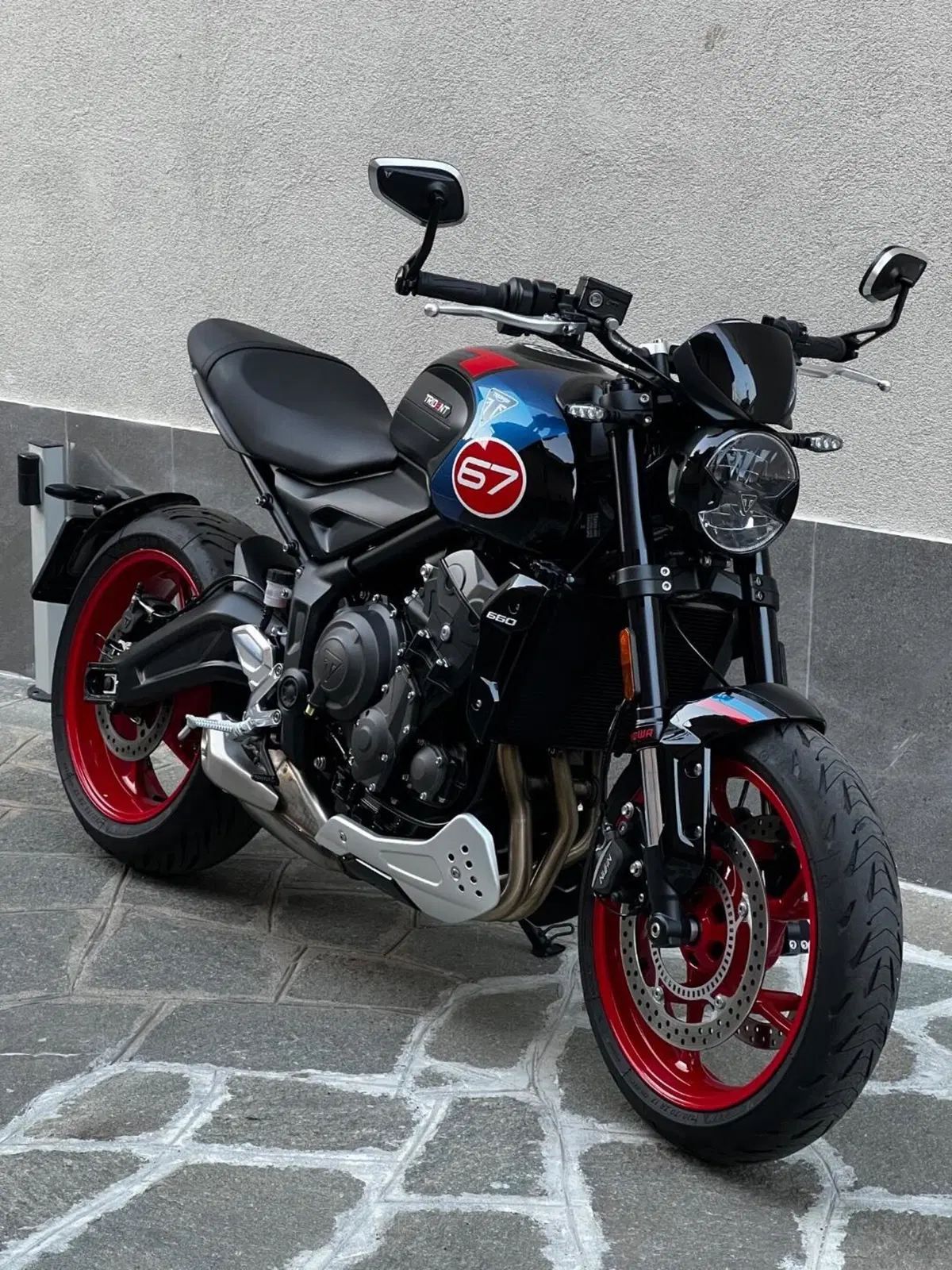 Triumph Trident 660 Triple Tribute Edition (2025 - 26) (2)