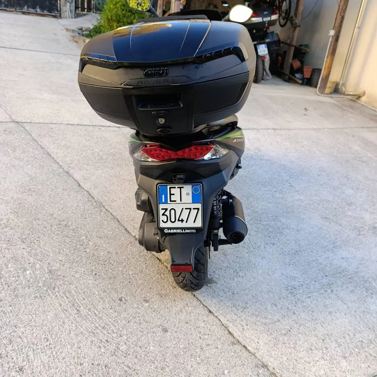 Kawasaki J 300 (2017 - 21) (4)