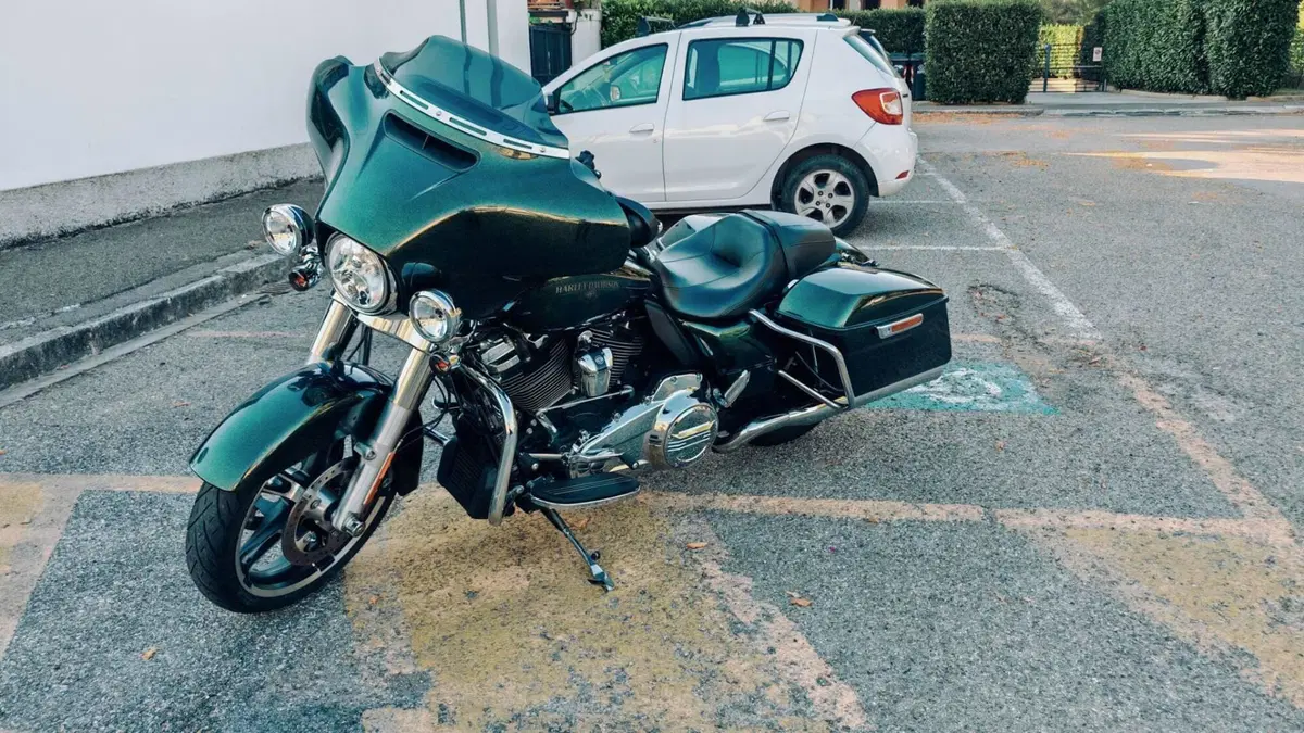Harley-Davidson 107 Street Glide (2017 - 19) - FLHX (3)