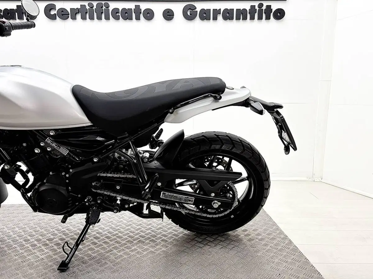 Royal Enfield Guerrilla 450 (2024 - 26) (17)