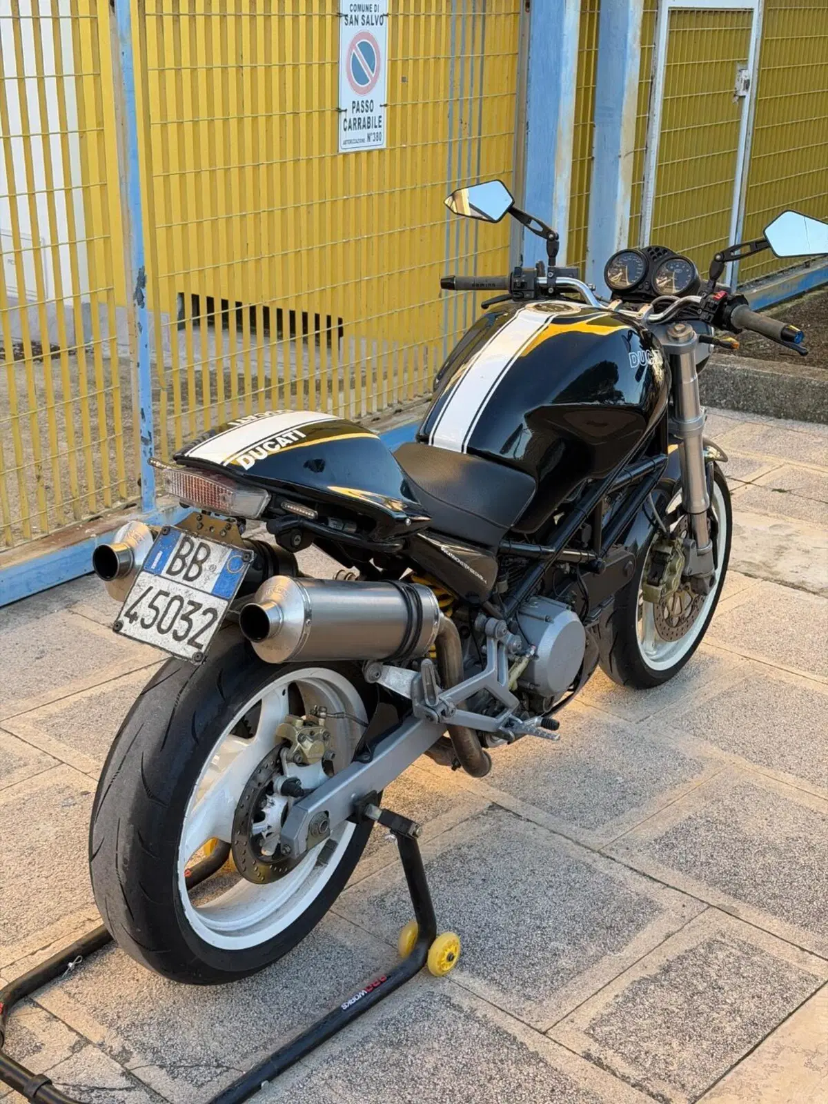 Ducati Monster 620 Dark (2003 - 06)