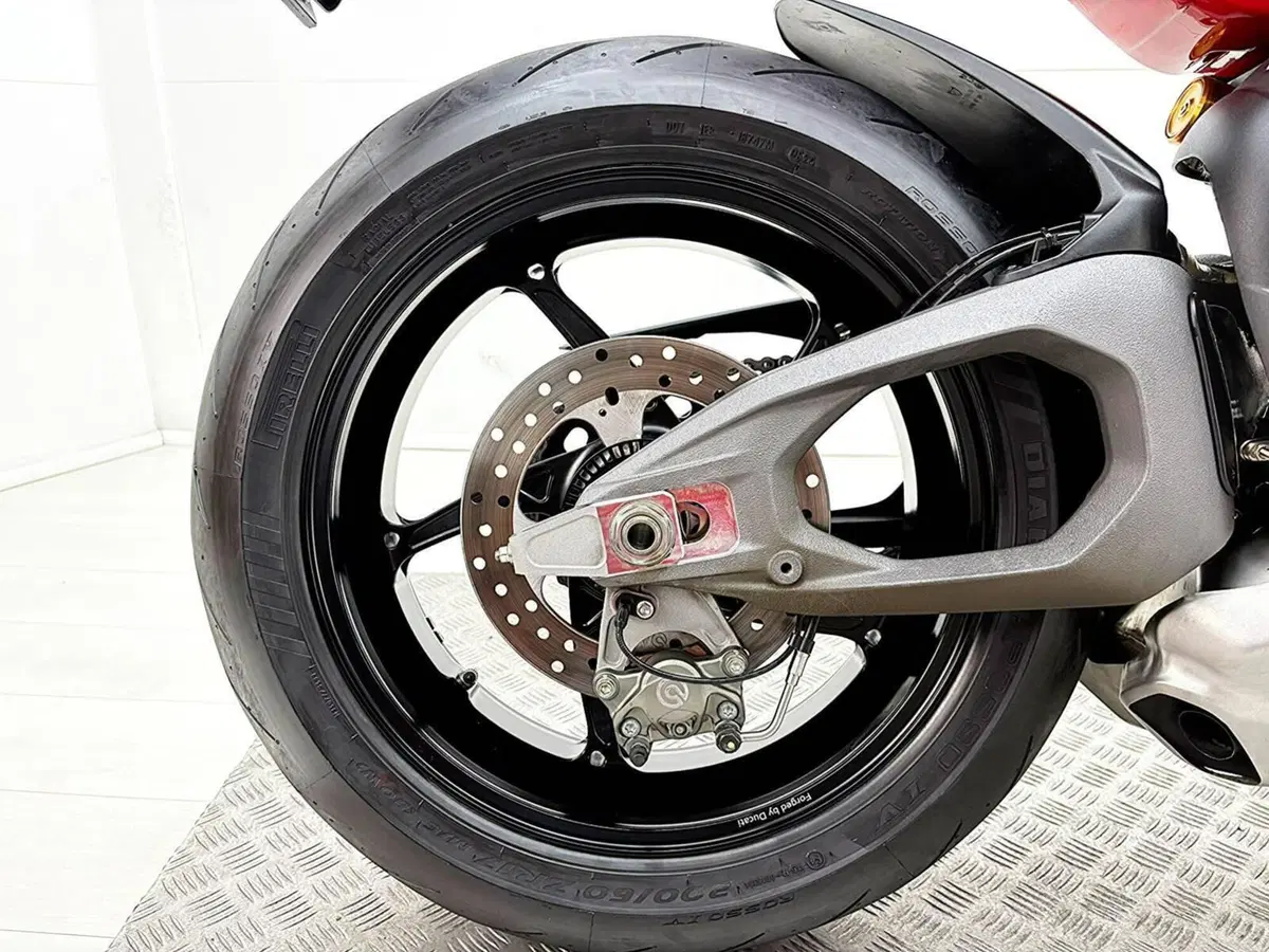 Ducati Streetfighter V4 S (2025 - 26) (6)