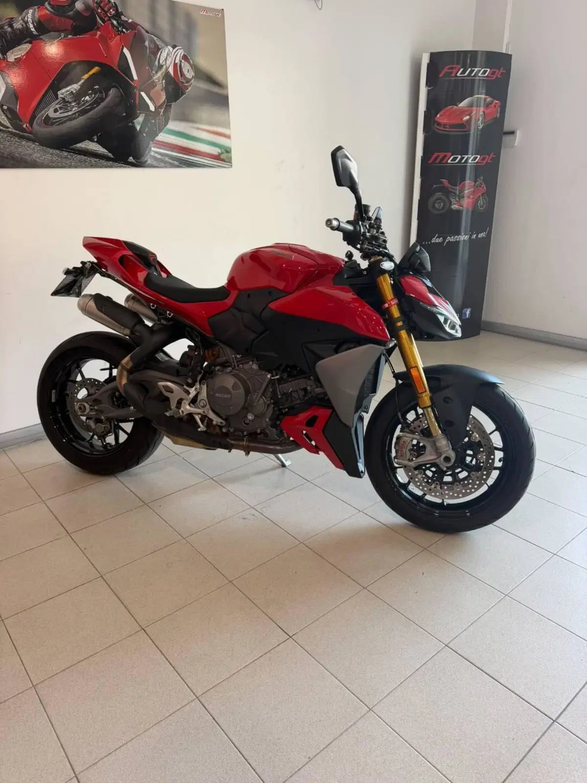 Ducati Streetfighter V2 S (2025 - 26) (2)