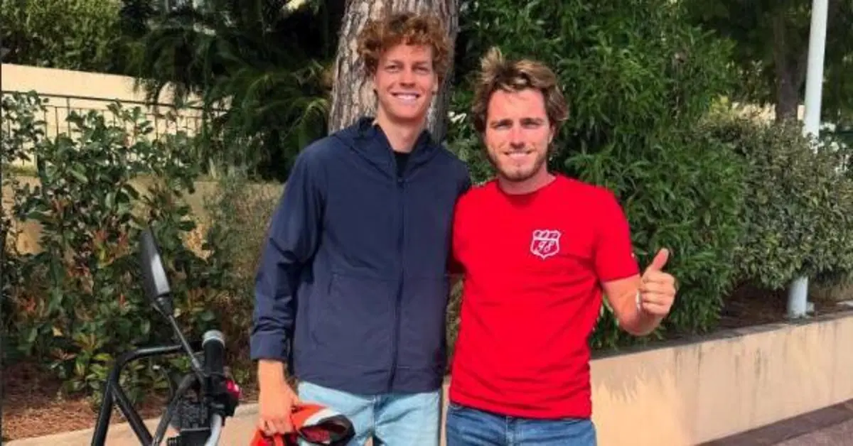 Jannik Sinner ce l'ha fatta: ha preso la patente della moto!