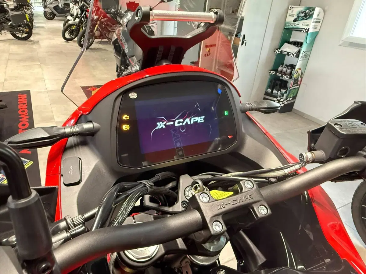 Moto Morini X-Cape 700 Gold Edition (2025 - 26) (16)