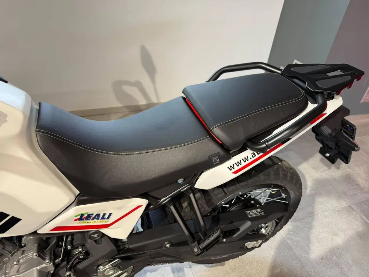 Moto Morini Alltrhike 450 (2025 - 26) (8)