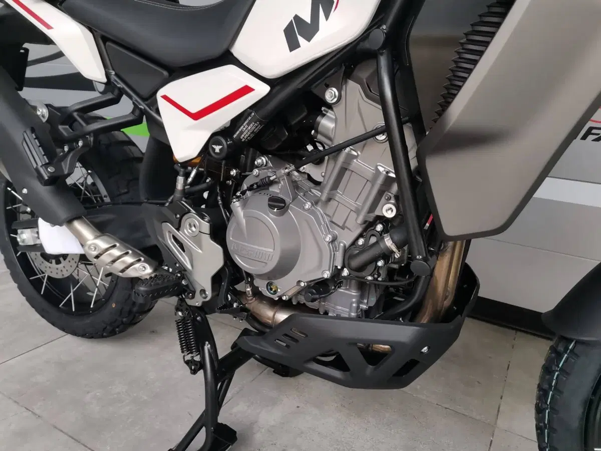 Moto Morini Alltrhike 450 (2025 - 26) (15)