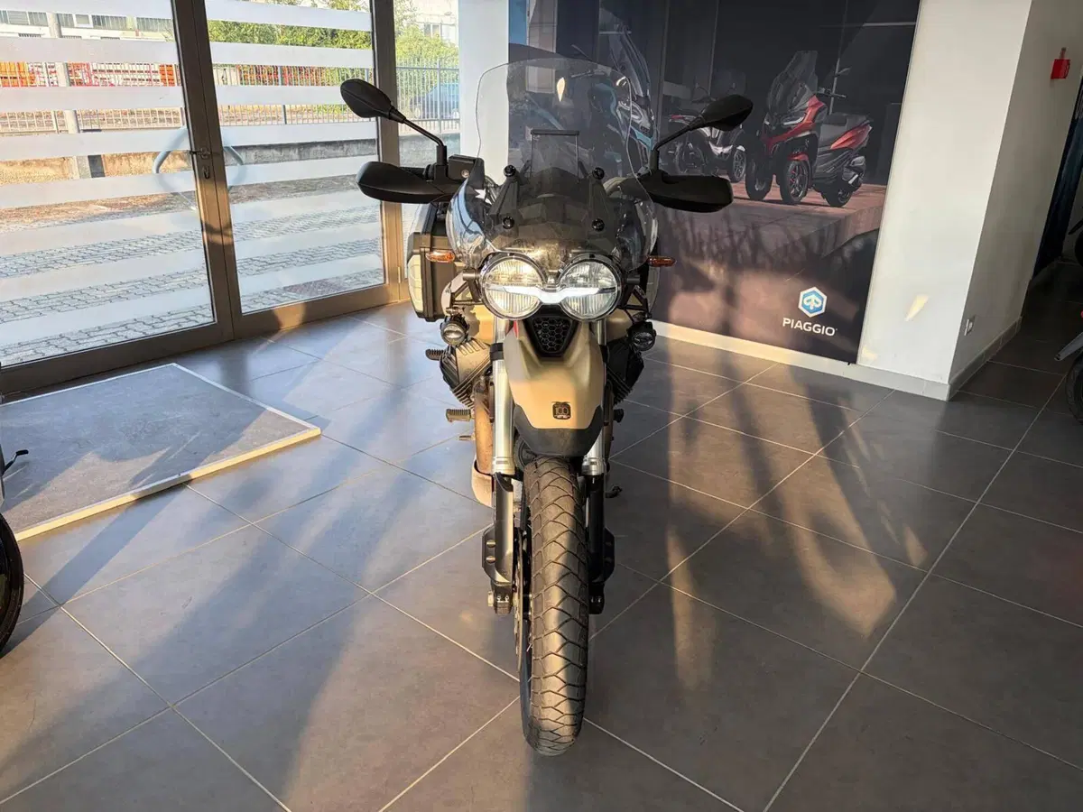 Moto Guzzi V85 TT Travel (2021 - 23) (2)
