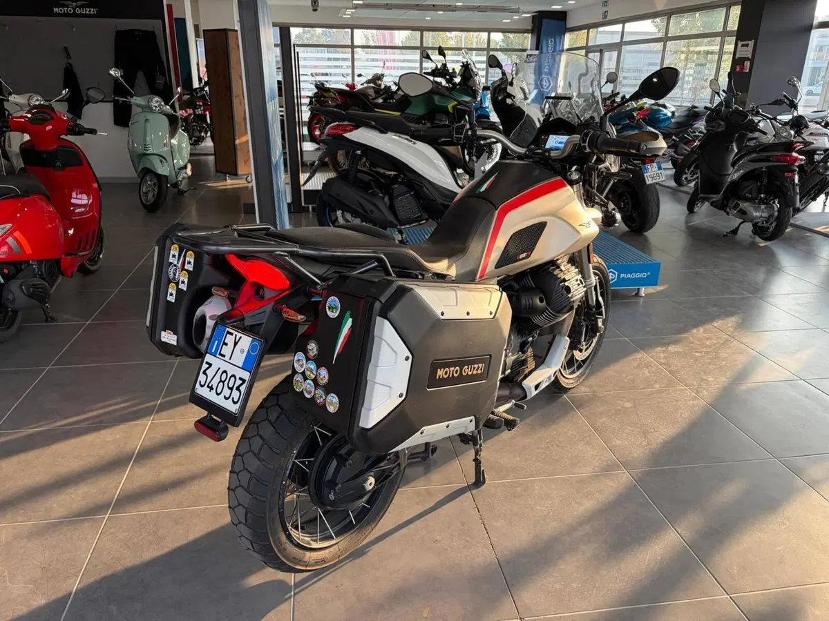 Moto Guzzi V85 TT Travel (2021 - 23) (5)