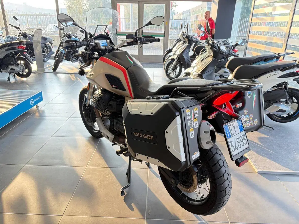 Moto Guzzi V85 TT Travel (2021 - 23) (7)