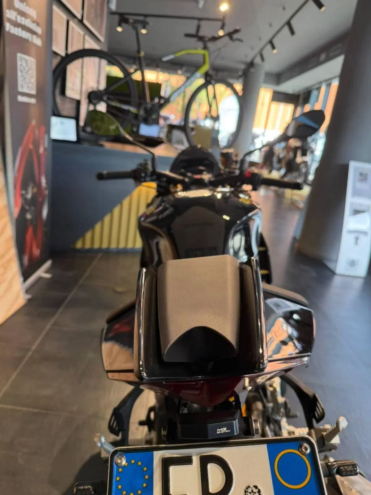 Aprilia Tuono V4 Factory (2021 - 24) (7)