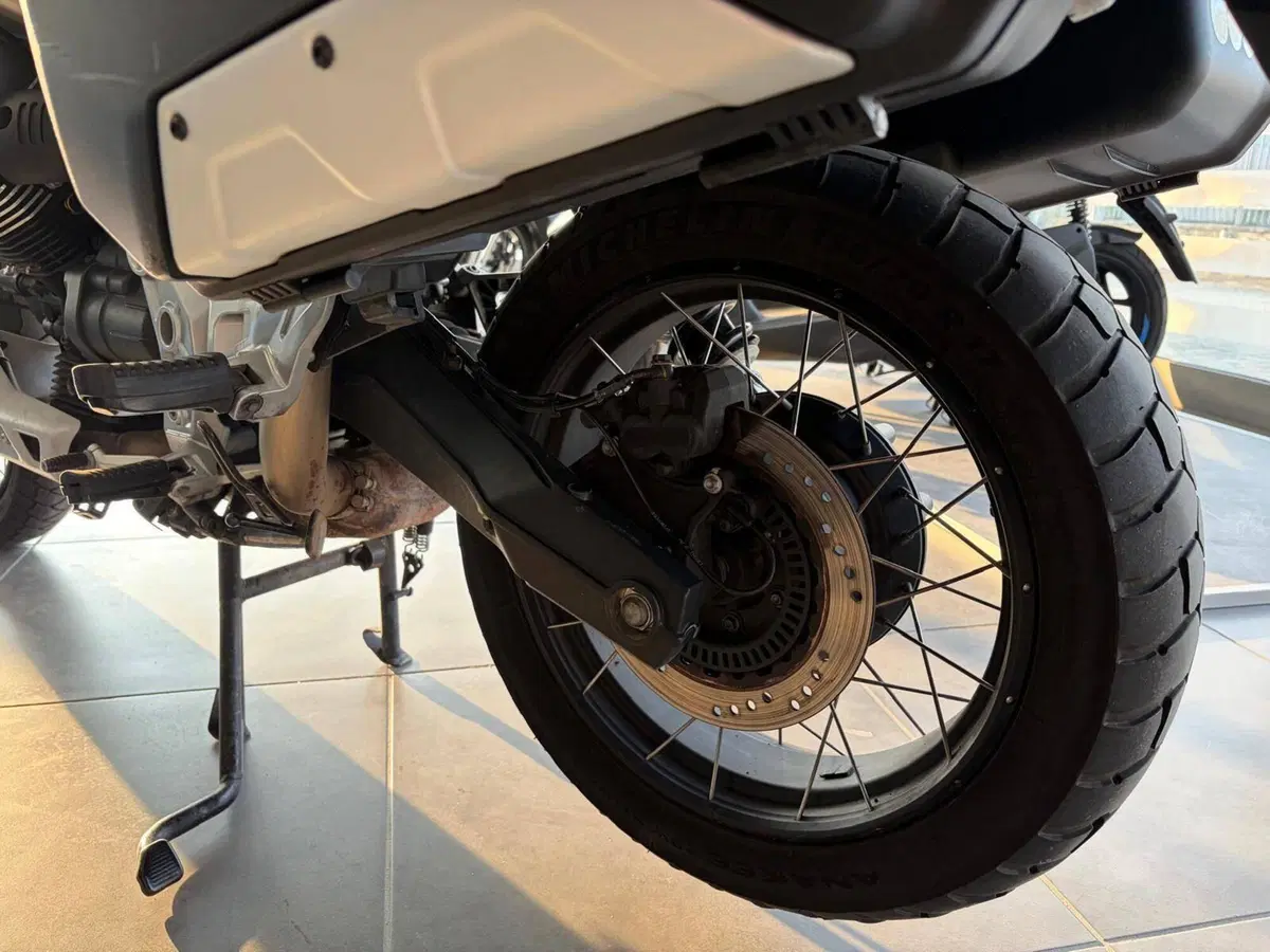 Moto Guzzi V85 TT Travel (2021 - 23) (13)