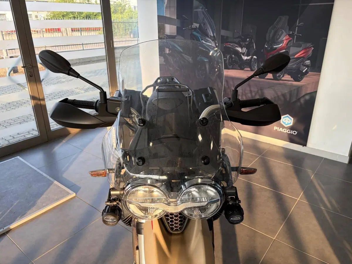 Moto Guzzi V85 TT Travel (2021 - 23) (15)