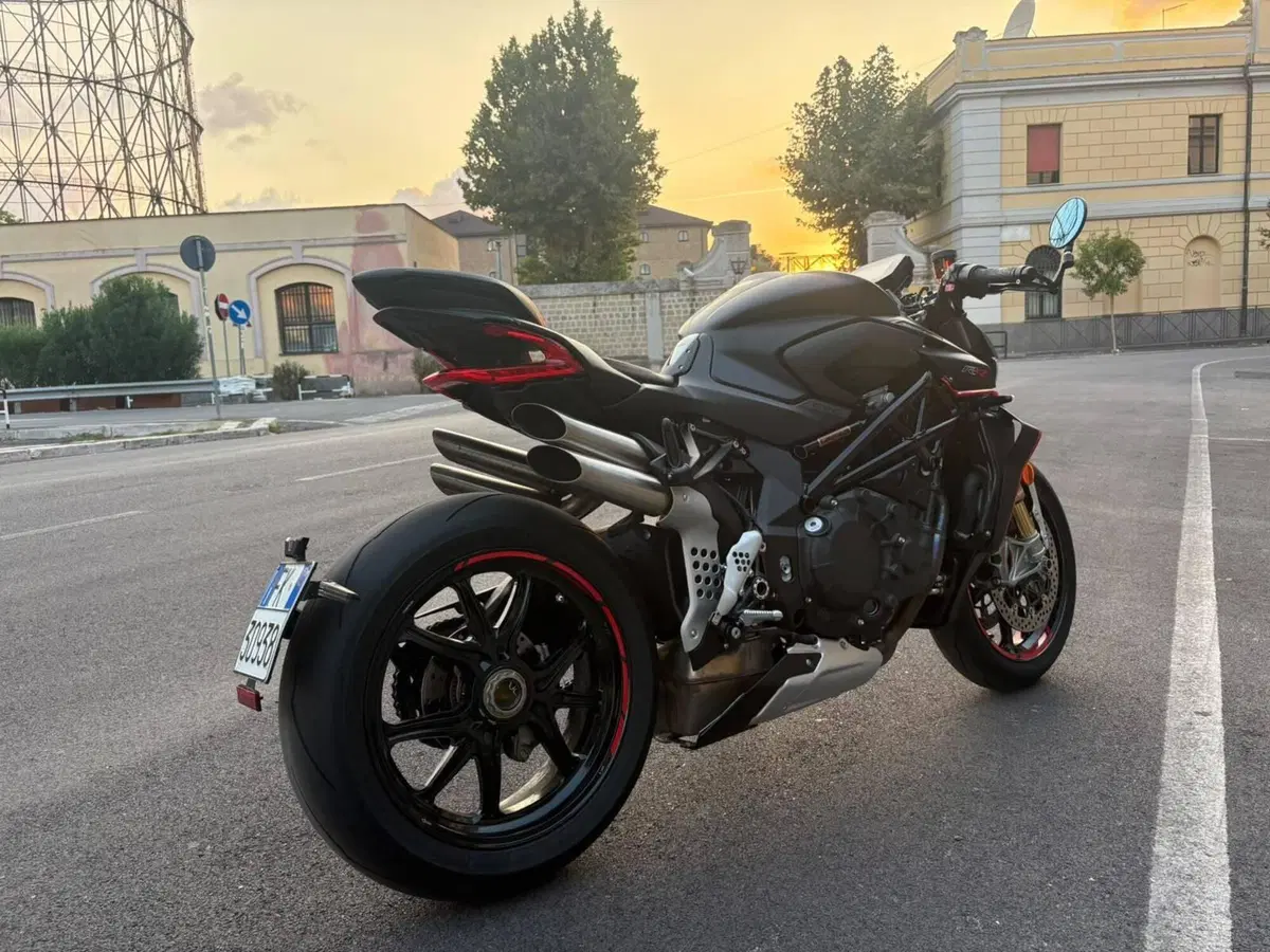 MV Agusta Brutale 1000 RR (2021 - 25) (8)