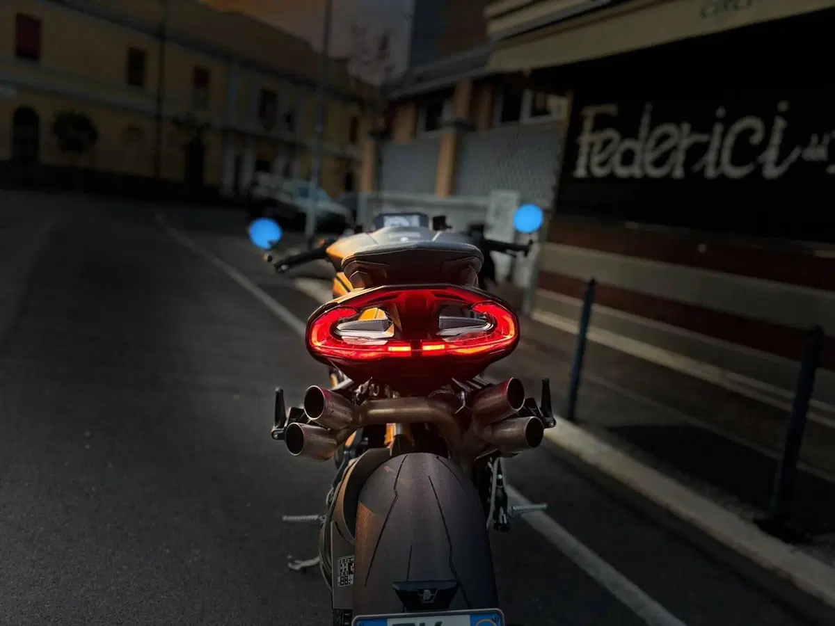 MV Agusta Brutale 1000 RR (2021 - 25) (13)