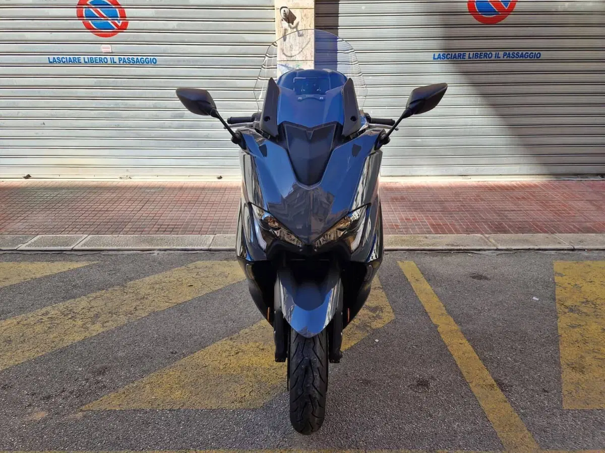 Yamaha T-Max 560 Tech Max (2021) (2)