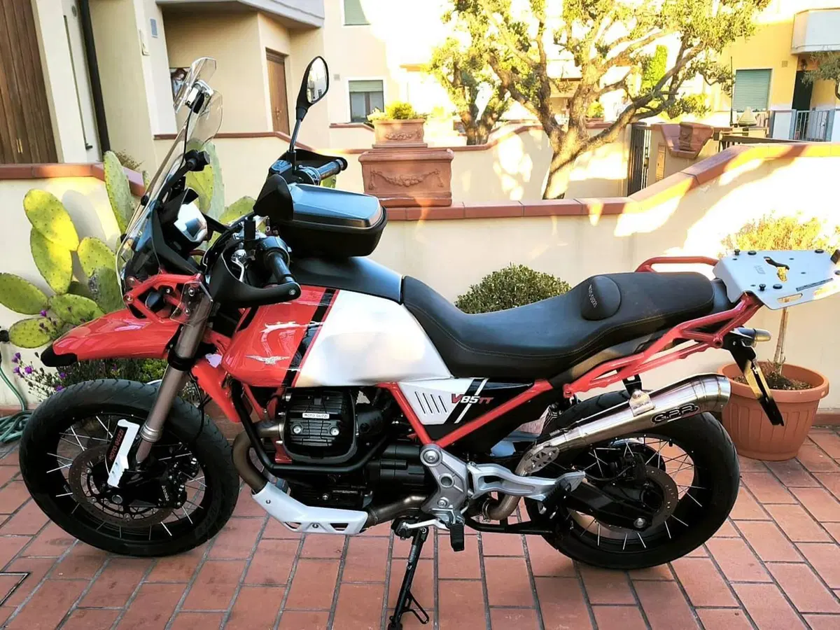 Moto Guzzi V85 TT Centenario (2021 - 22) (3)