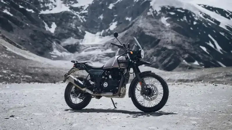 Royal Enfield Himalayan 440, quasi identica alla 411, venduta in India