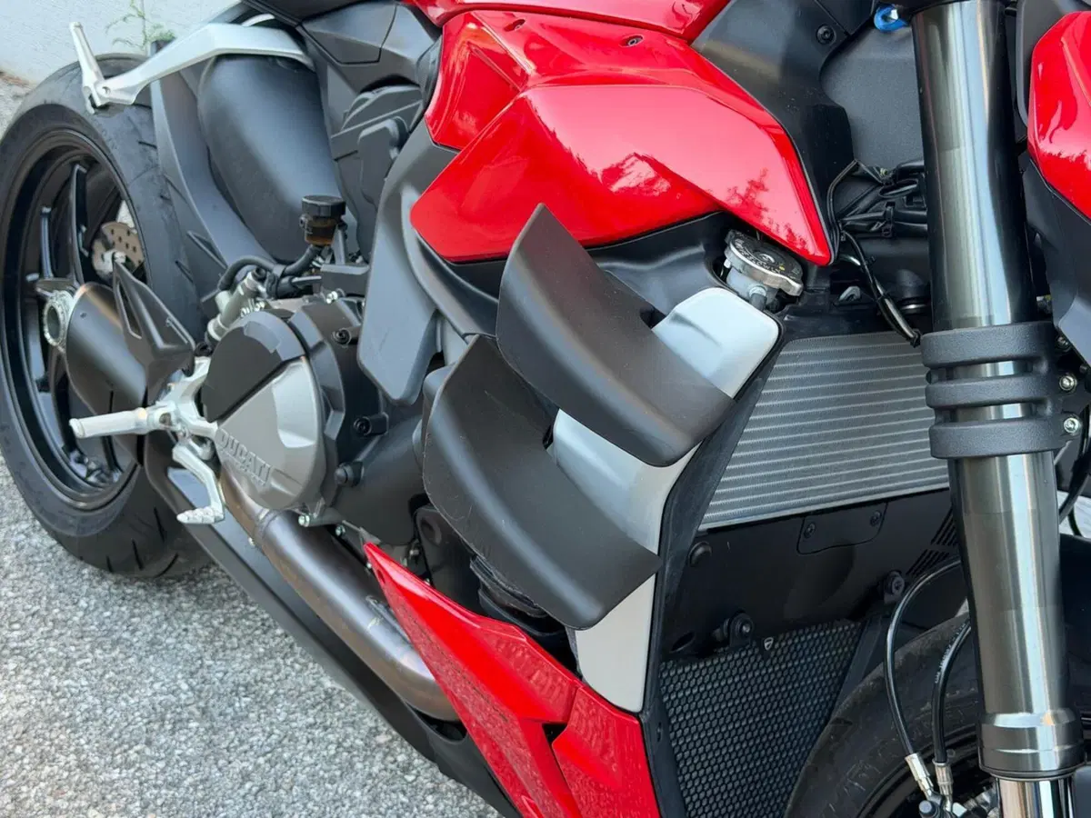 Ducati Streetfighter V2 (2022 - 24) (4)