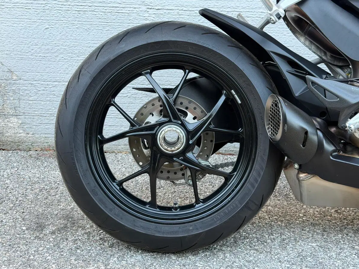 Ducati Streetfighter V2 (2022 - 24) (7)